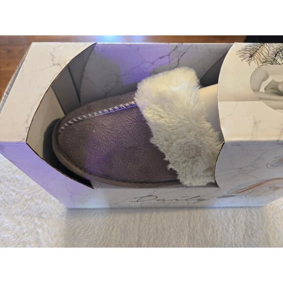 Daily Collections Women's Slide On Slippers Size S/M New - Picture 4 of 6